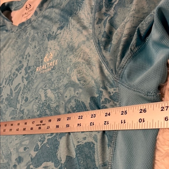 Realtree Men's Blue Swim Shirt - Picture 5 of 6